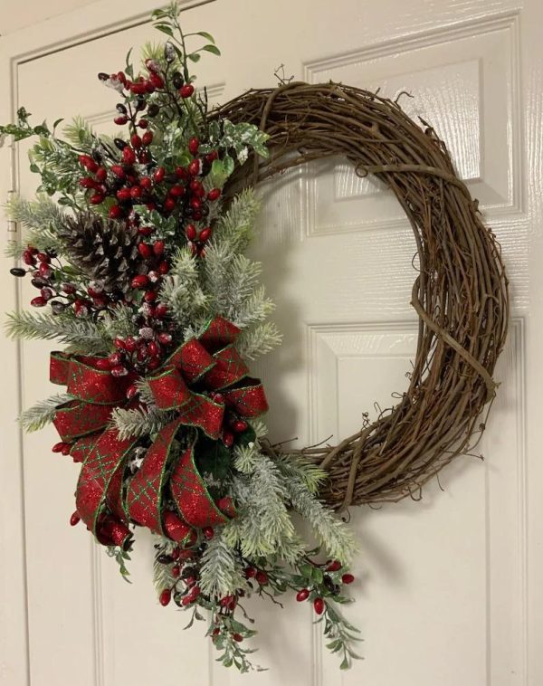 Christmas Berry Wreath or Door Hanger - Nivtt