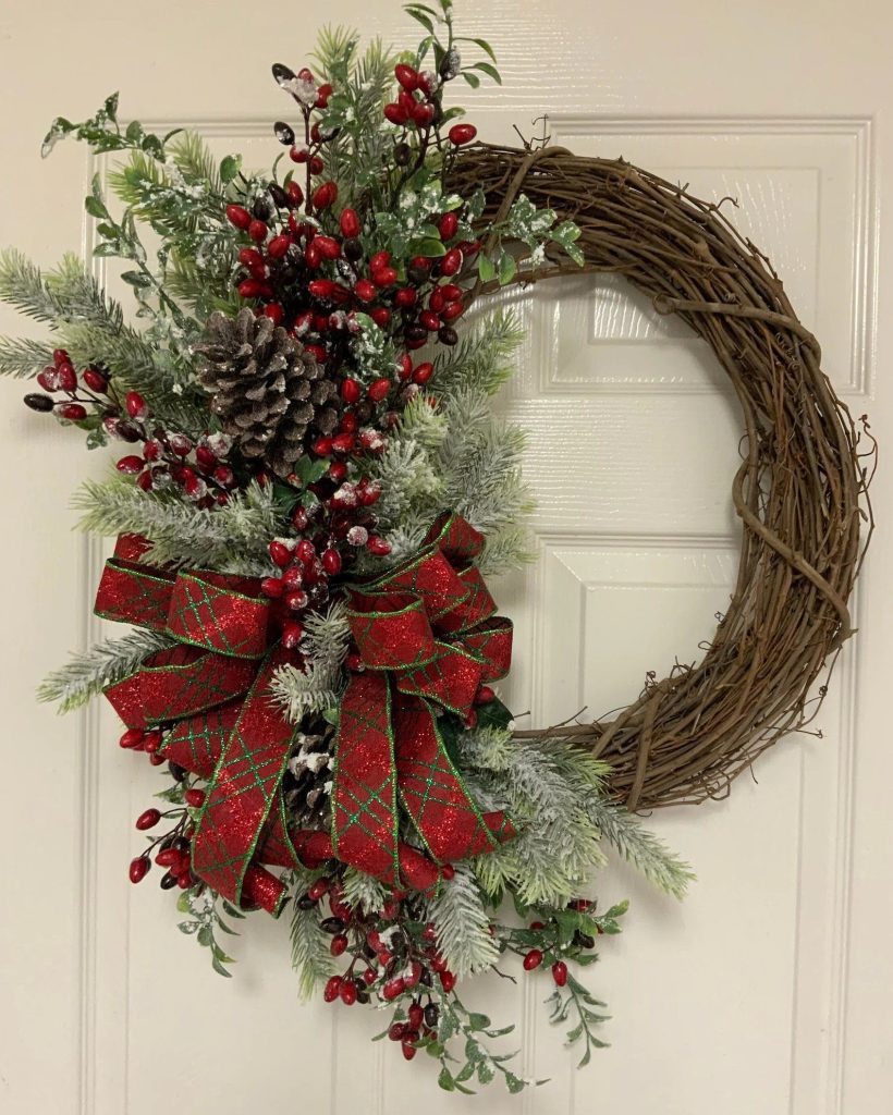 Christmas Berry Wreath or Door Hanger - Nivtt